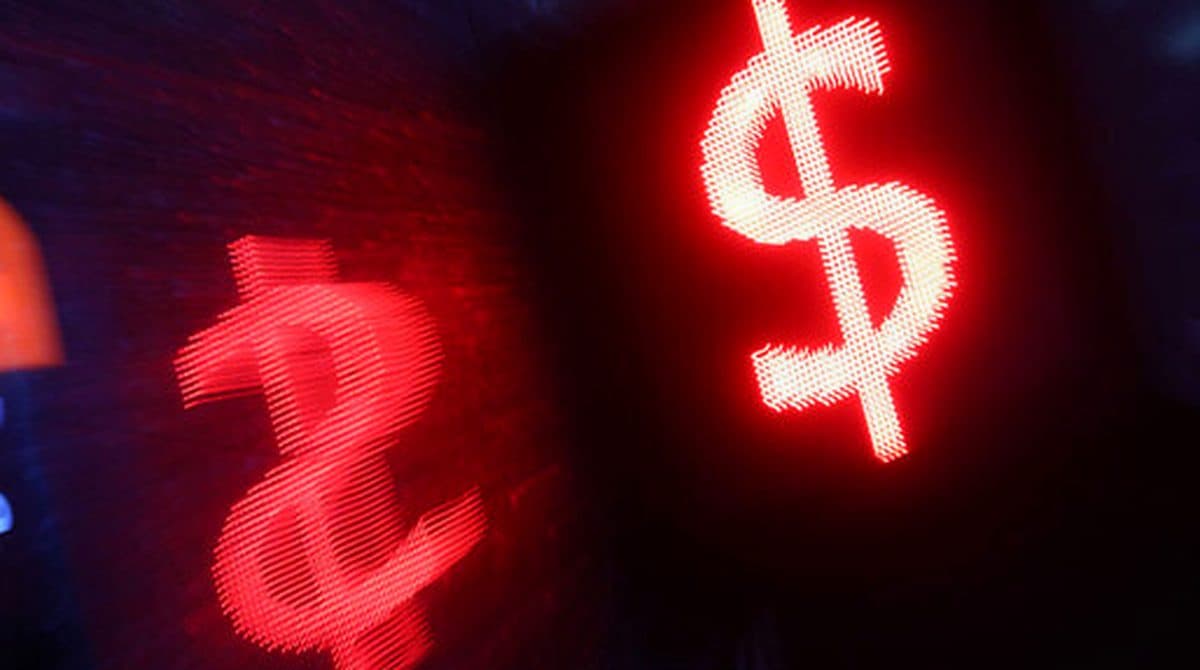 Курс доллара обновился: ЦБ РФ снизил стоимость валюты