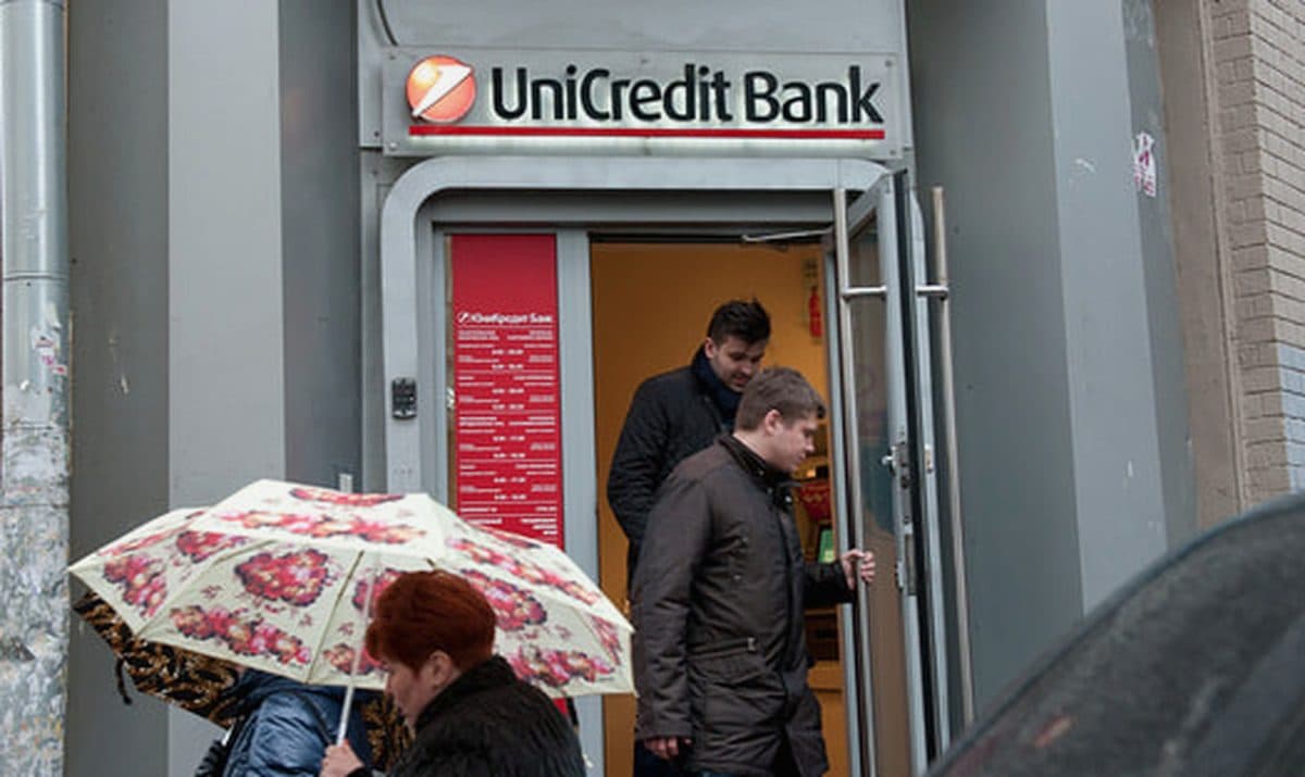 UniCredit остается в России: банк развенчал слухи о закрытии